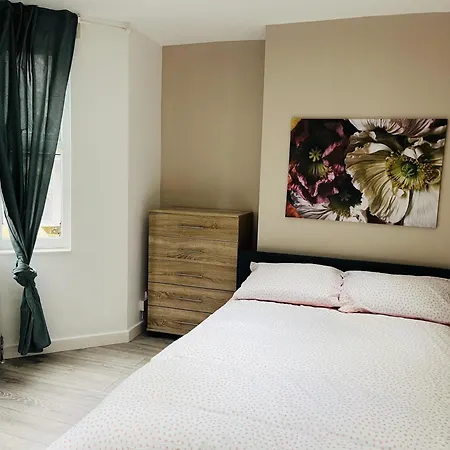 Immaculate 2-Bed Apartment In London